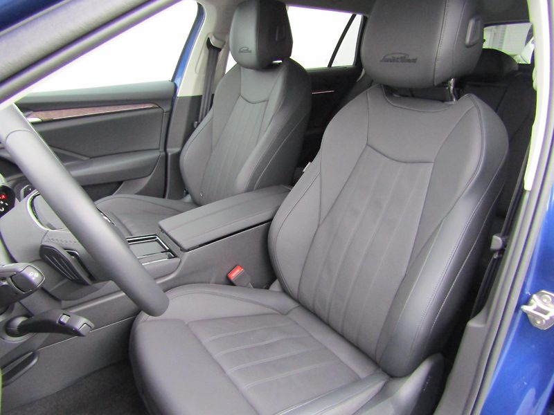 Škoda Superb IV Combi 4x4 L&K 2.0 TDI /142k - fotka 19 z 30