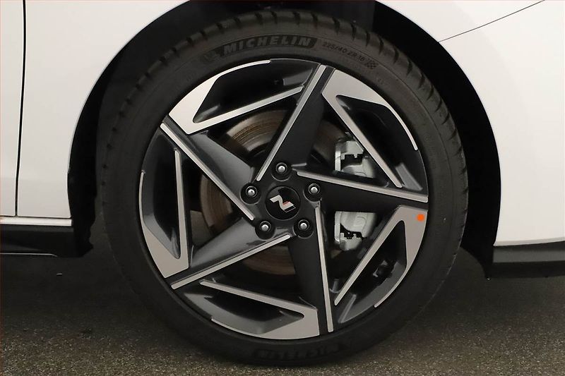 Hyundai i30 (2025) 1.5 T-GDI MHEV 48V, N- Line - fotka 10 z 12
