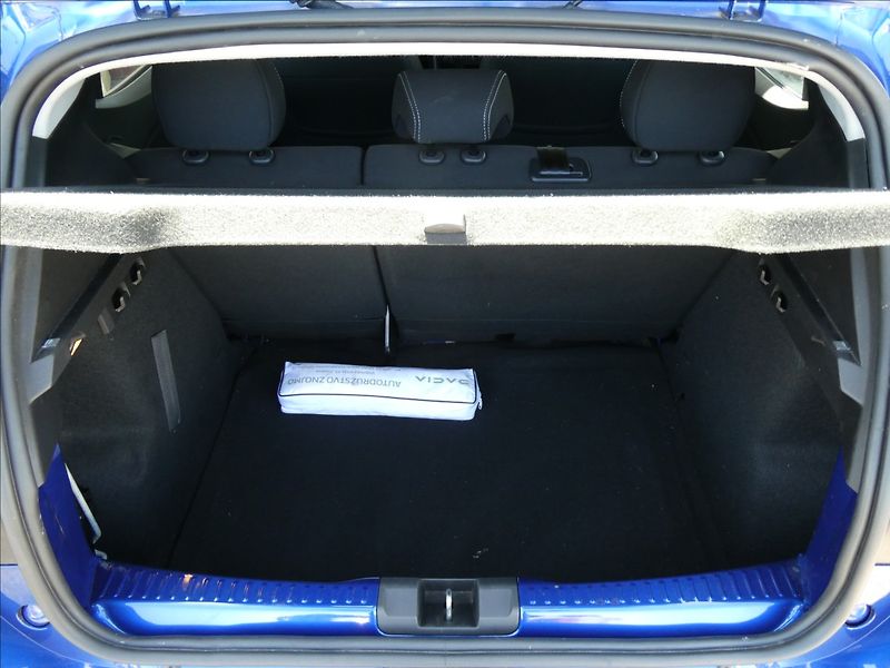 Dacia Sandero 1,0 TCe 67kW Comfort, navigace - fotka 24 z 38