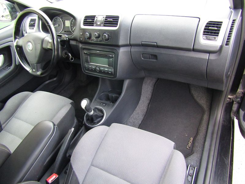 Škoda Fabia (2008) 1.4 16V  63kW  SPORT - fotka 14 z 38