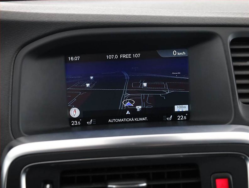 Volvo V60 (2014) D3 2.0, Serv.kniha, Navi - fotka 11 z 15