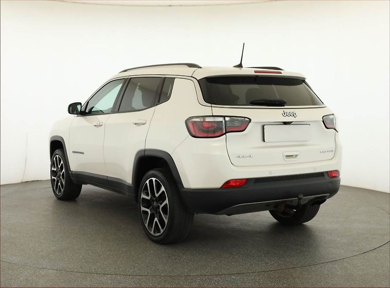 Jeep Compass (2019) 1.4 MultiAir, 4X4, Automat - fotka 4 z 21