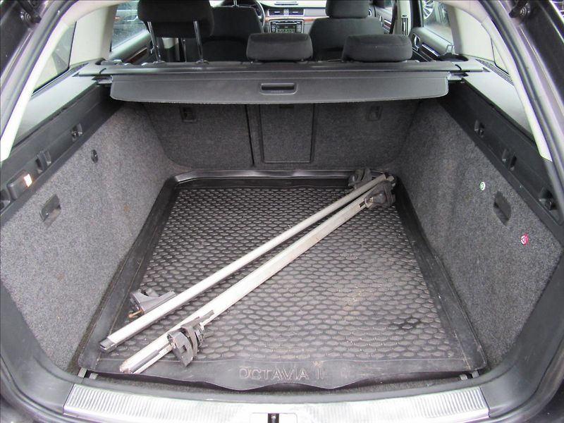 Škoda Superb 1,9 TDi 77kW Combi - fotka 26 z 30