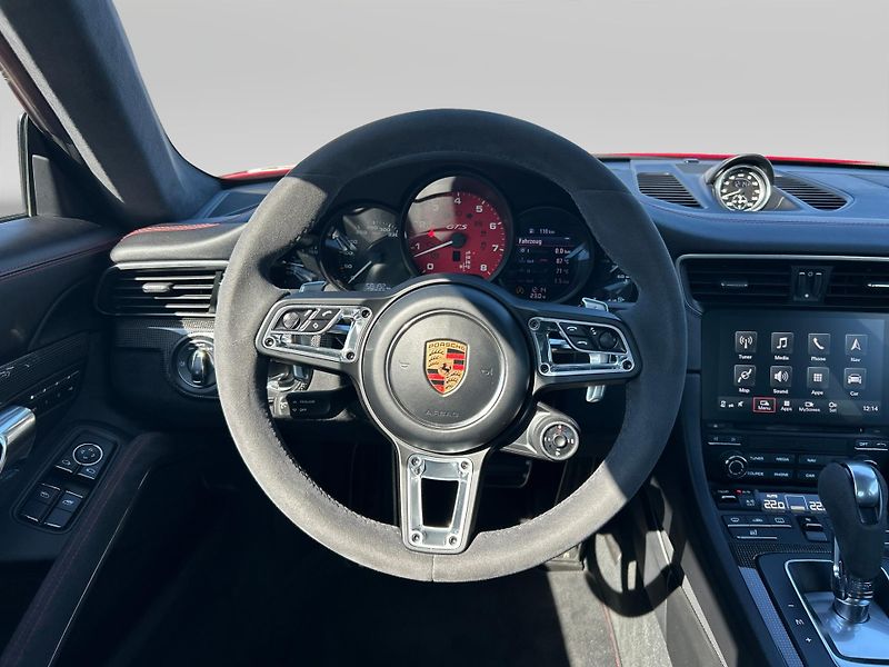 Porsche 911 Carrera 4 GTS Coupe - fotka 18 z 29