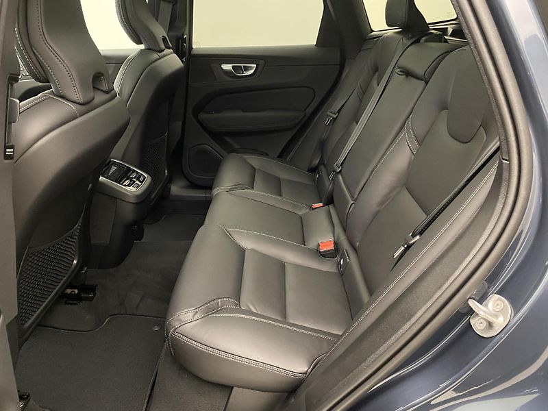 Volvo XC60 (2026) B5 AWD AUT ULTRA BLACK EDITION - fotka 6 z 70
