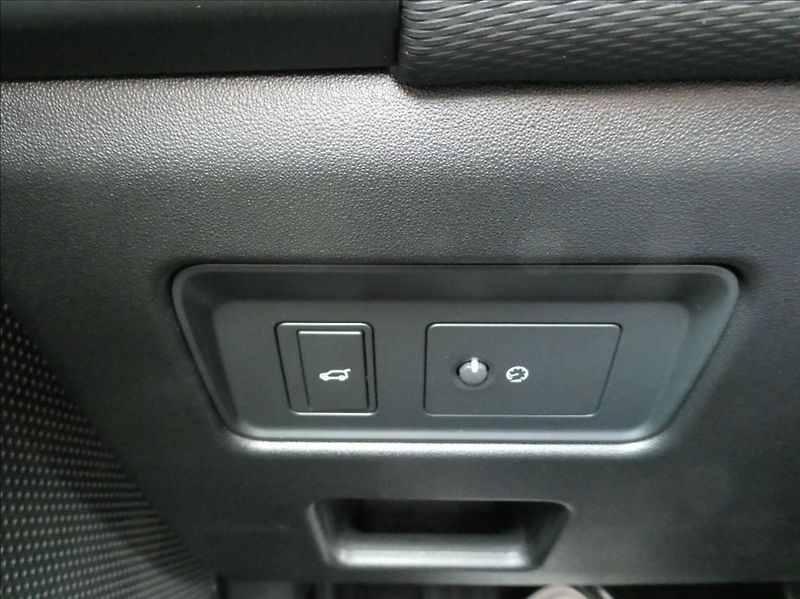 Land Rover Discovery 3,0 D250 R-Dynamic SE 1Maj DPH - fotka 22 z 51