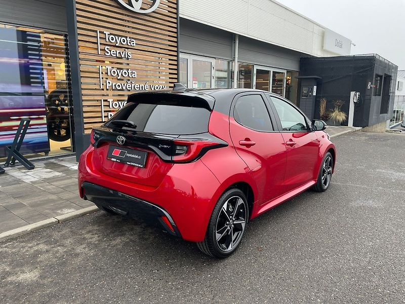 Toyota Yaris 1.5 HEV 130k Executive - fotka 5 z 24