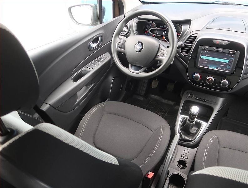 Renault Captur (2017) 1.2 TCe, Navi, Tempomat - fotka 7 z 17