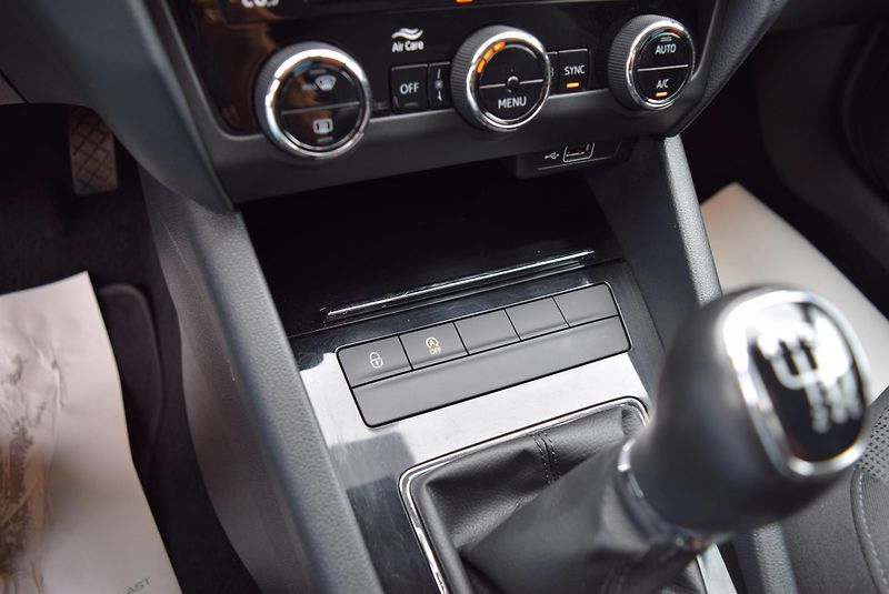 Škoda Octavia (2019) 1.5TSI 110kw STYLE TAŽNÉ SMART - fotka 24 z 45