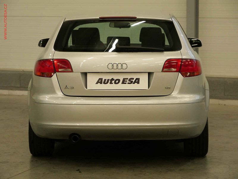 Audi A3 (2005) 1.6i, Výhřev sed - fotka 5 z 17