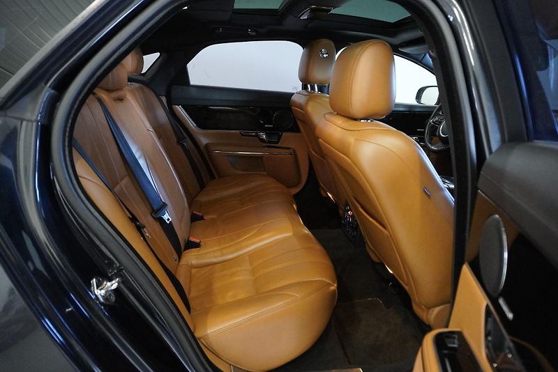 Jaguar XJ (2012) XJ  3,0D V6 AUTOMAT - fotka 33 z 39