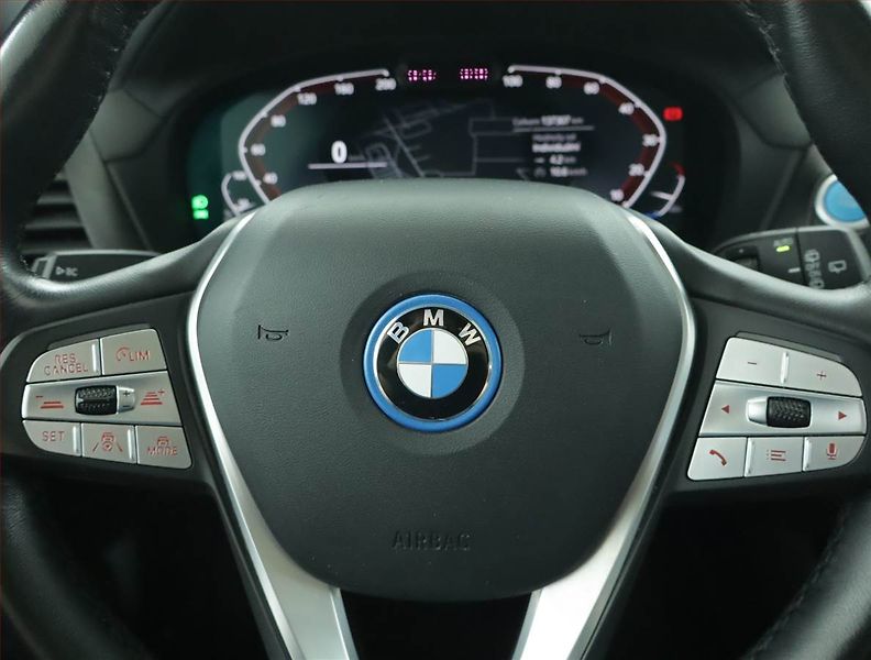 BMW iX3 (2021) 80 kWh, SoH 98% - fotka 17 z 25