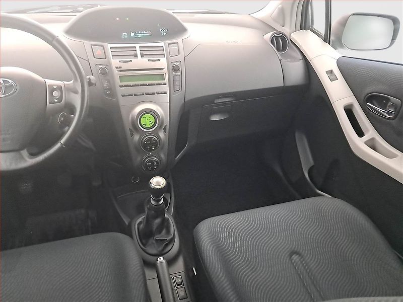 Toyota Yaris (2009) 1.33 Dual VVT-i, Serv.kniha - fotka 8 z 16
