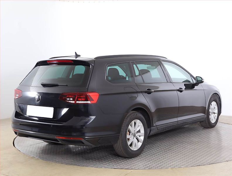 Volkswagen Passat (2021) Elegance 2.0 TDI, Automat - fotka 5 z 19