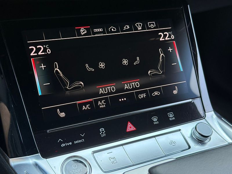 Audi e-tron 55 300kW NightV B&O HUD Tažné - fotka 7 z 18