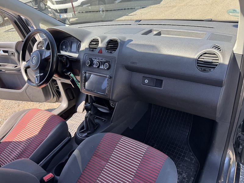 Volkswagen Caddy 1.6TDi,75kw,5míst,klima,Tažné. - fotka 27 z 37