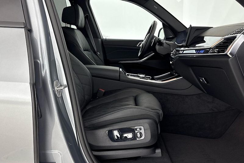 BMW X5 xDrive40i - fotka 15 z 29