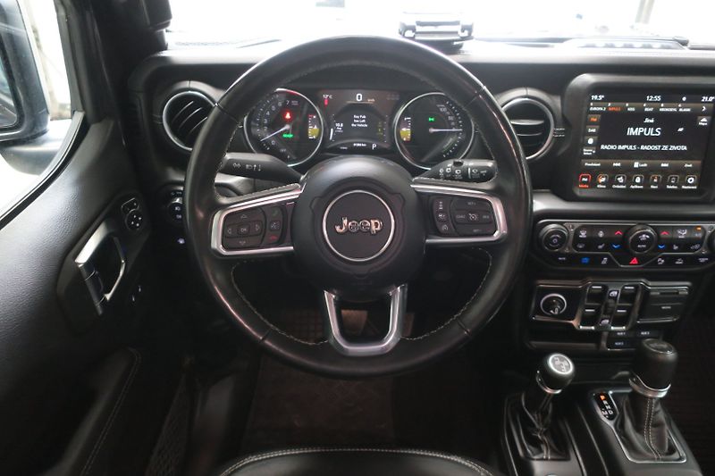 Jeep Wrangler (2022) 2.0 4xe PHEV Unlimited Sahara - fotka 16 z 50