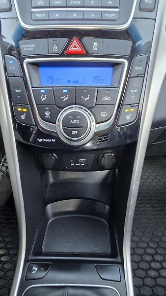 Hyundai i30 1.6GDI STYLE  99KW - fotka 32 z 44