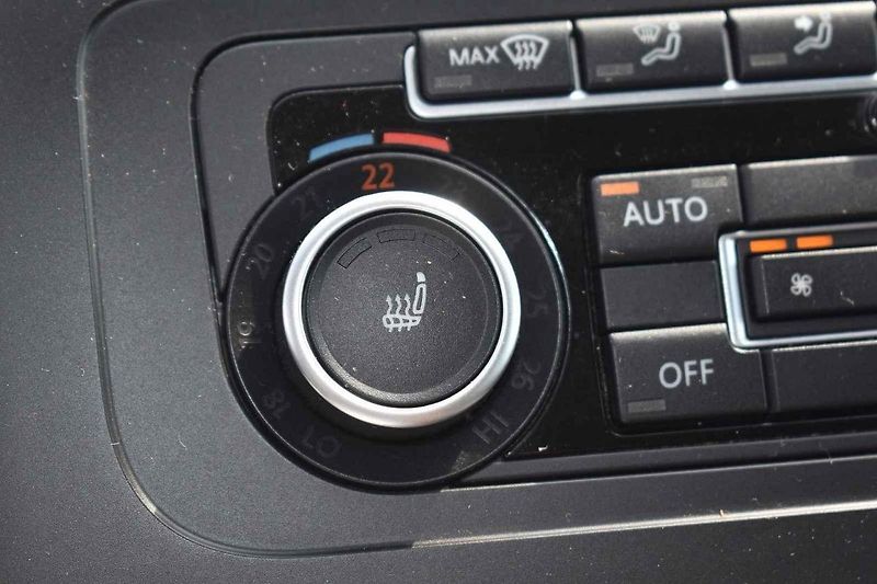 Volkswagen Touran působí usedle, ale je to dobrý rodinný společník