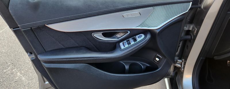 Mercedes-Benz EQC (2022) 400 4M AMG SOH 94,5% 85kWh - fotka 22 z 50