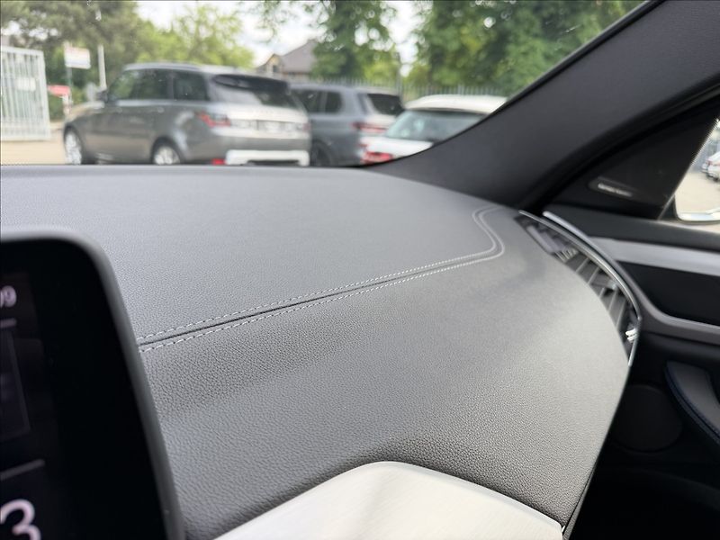 BMW X4 M40d xDrive - fotka 23 z 33
