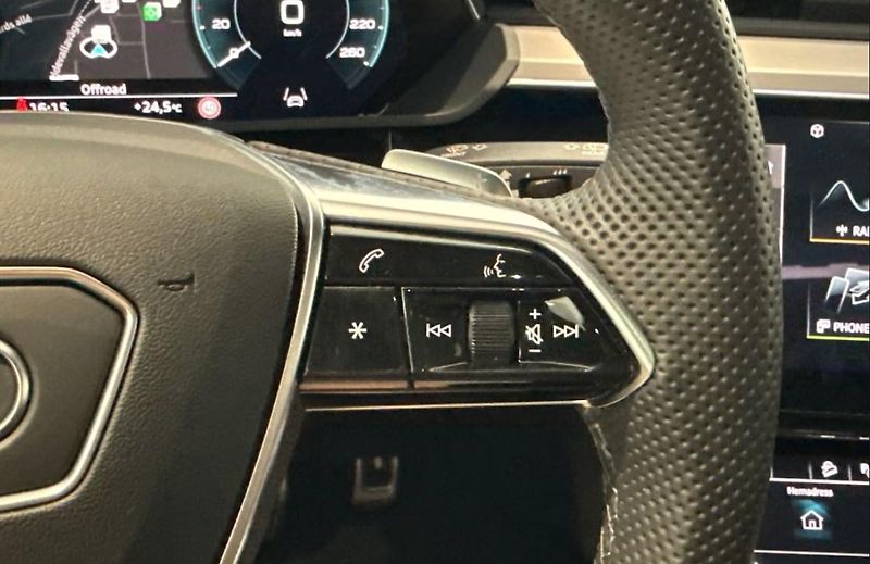 Audi Q8 e-tron 55 Q SoH 97% 360k Pano Tažné - fotka 17 z 34