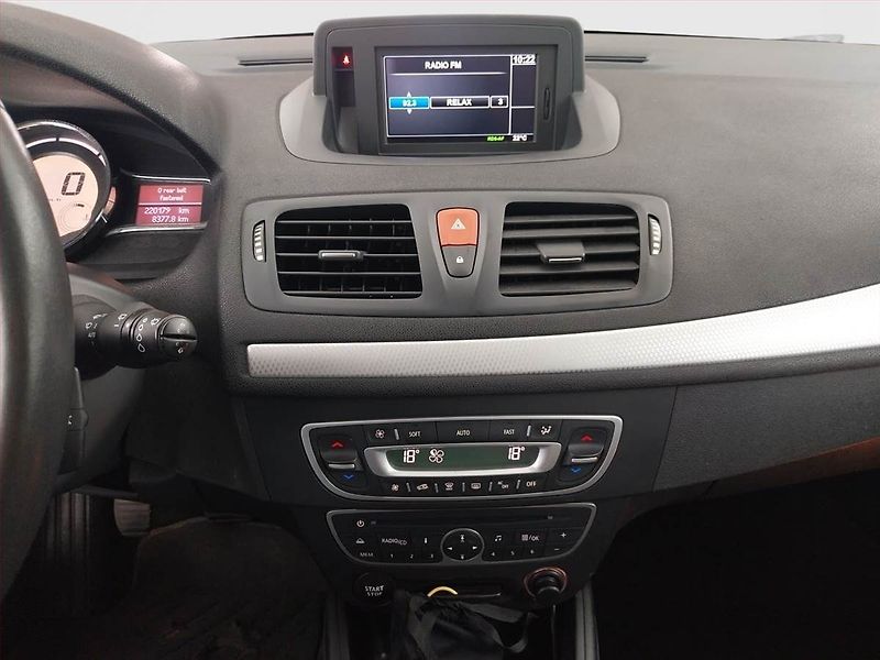 Renault Mégane (2012) 1.9 dCi, nová STK, pěkný stav - fotka 12 z 19