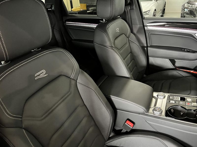 Volkswagen Touareg (2024) 3.0 TDI 210kW R-LINE EXCLUSIVE - fotka 38 z 56