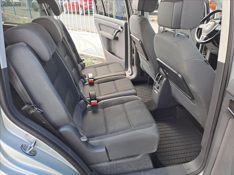 Volkswagen Touran 1,4 i + CNG DSG - fotka 7 z 15