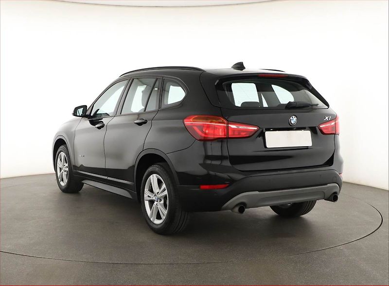 BMW X1 (2016) xDrive20i - fotka 4 z 20