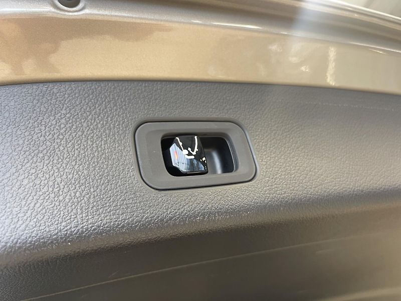 Mercedes-Benz GLC (2024) 300 de 4MATIC - fotka 21 z 21