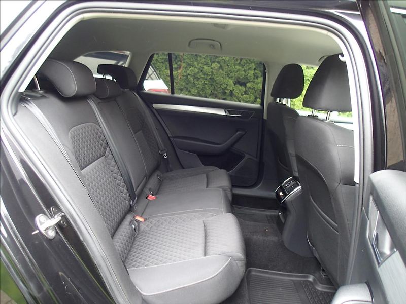 Škoda Superb 2,0 TDi, DSG, 4x4 , Tažné - fotka 41 z 48