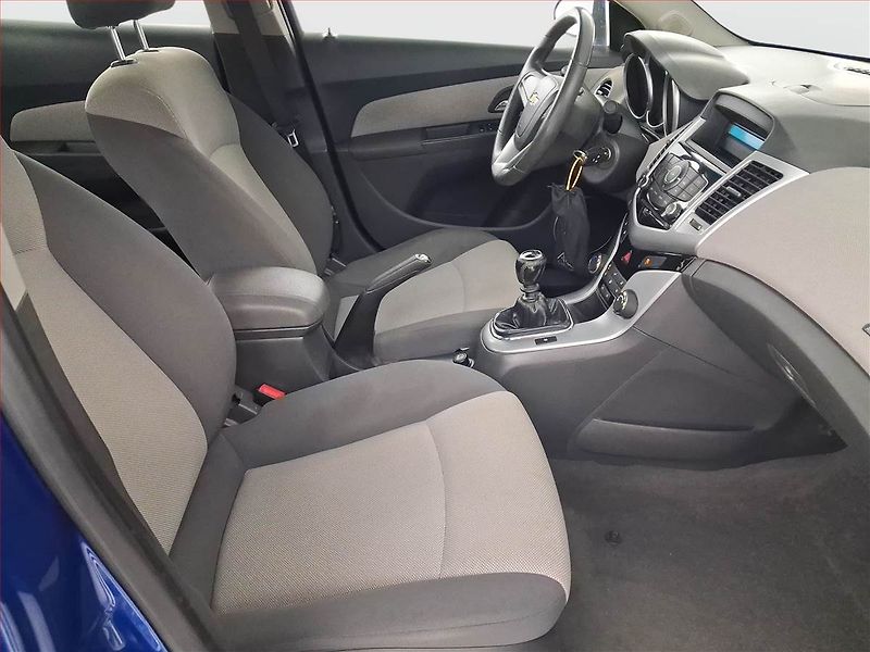Chevrolet Cruze (2009) 1.6 i 16V, Park. senzory - fotka 9 z 15