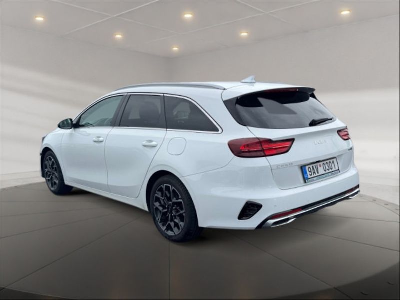 Kia Ceed 1,5 TGDI GT Line AT - fotka 2 z 10