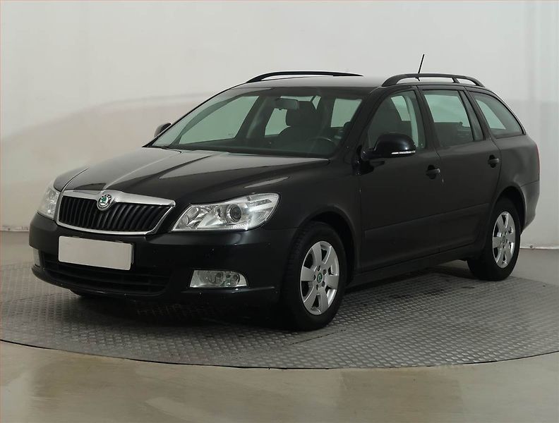 Škoda Octavia (2012) 1.6 TDI, Tempomat - fotka 2 z 13