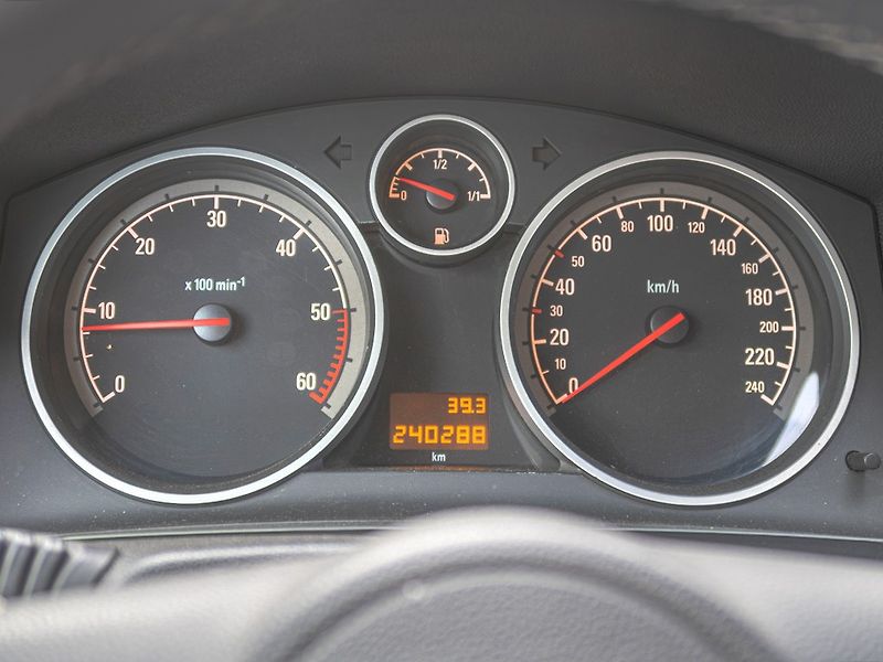 Opel Zafira (2008) 1.9CDTi 88KW SPORT – 7 sedadel - fotka 19 z 48
