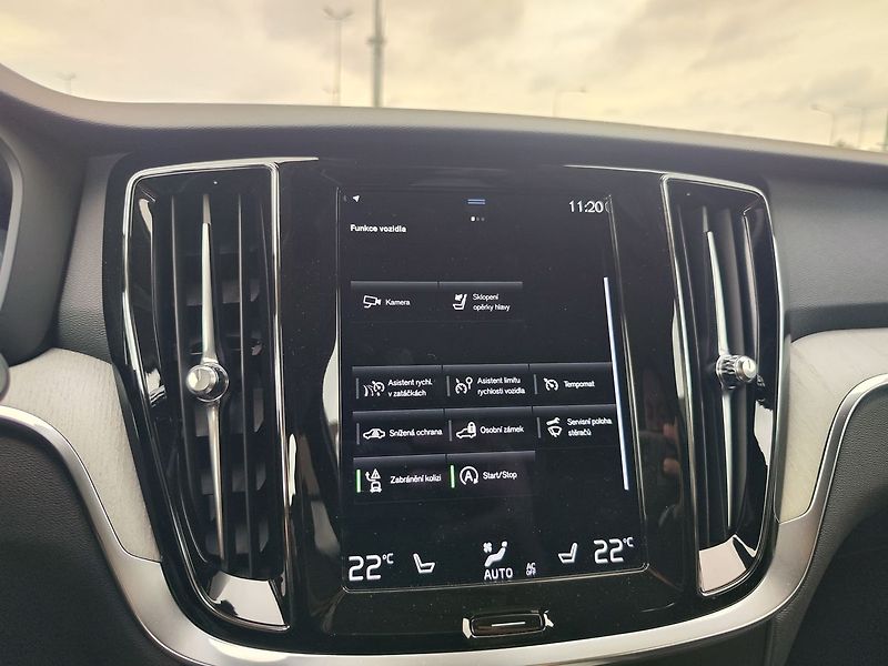 Volvo V60 B4 2.0/145kW Inscription AT - fotka 21 z 37