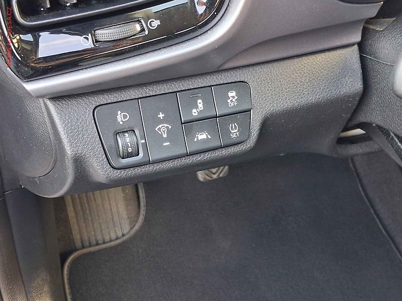 Kia Stonic (2019) 1.6 CRDi, Exclusive, TZ - fotka 12 z 20