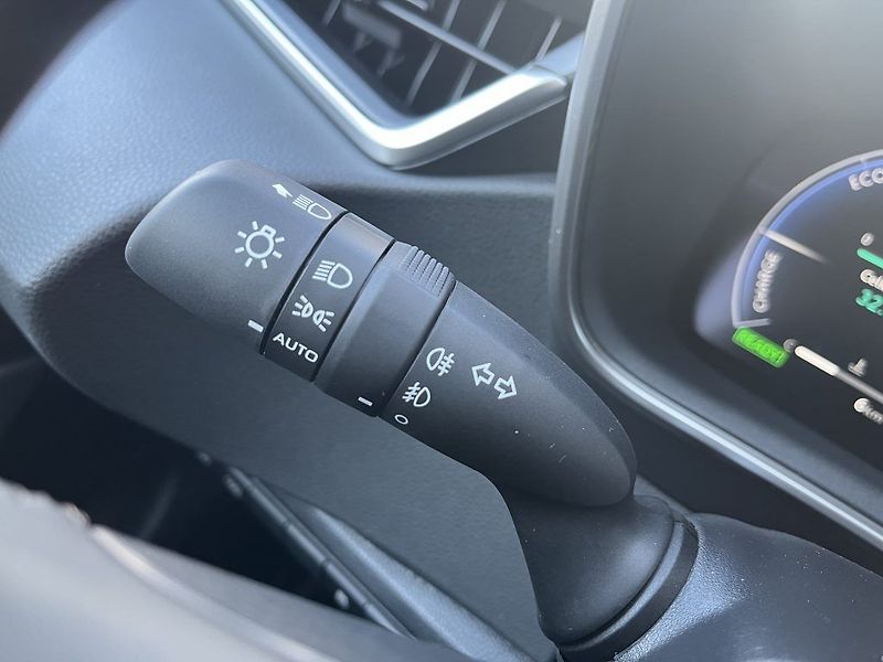 Toyota Corolla 1.8 hybrid Comfort - fotka 16 z 26