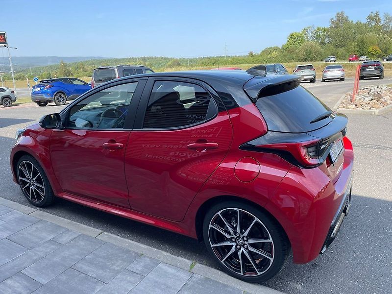 Toyota Yaris 1.5 HEV 130 GR SPORT - fotka 6 z 22