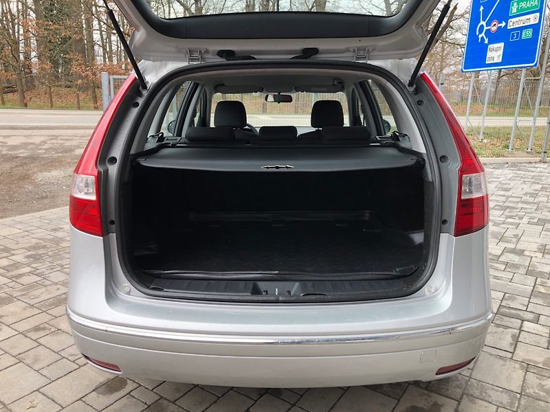 Hyundai i30 (2009) 1.4 16V - fotka 23 z 33