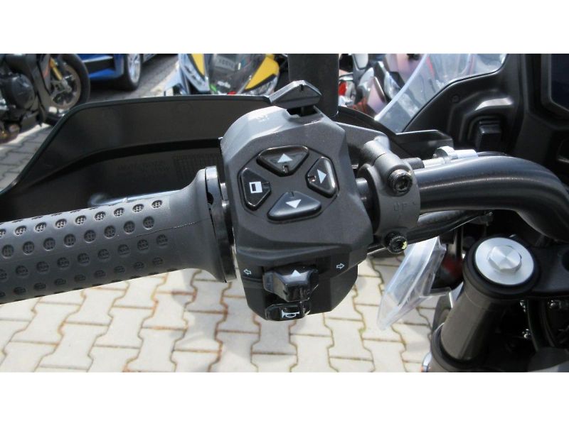 Moto Guzzi (2025) V85 TT Travel e5+ - fotka 7 z 9