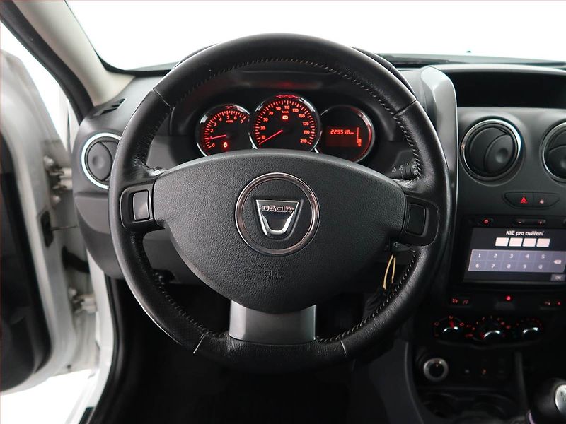 Dacia Duster (2016) 1.5 dCi, 4X4, Navi, Tempomat - fotka 12 z 17