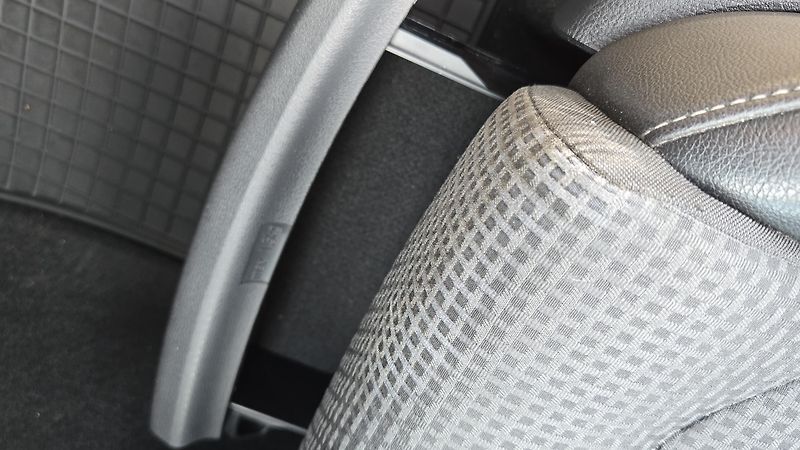 Volkswagen Golf 1.6TDI  DSG COMFORT 77KW - fotka 25 z 44