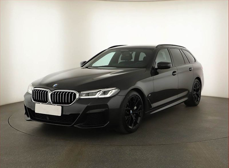 BMW Řada 5 (2023) 530d xDrive - fotka 2 z 21
