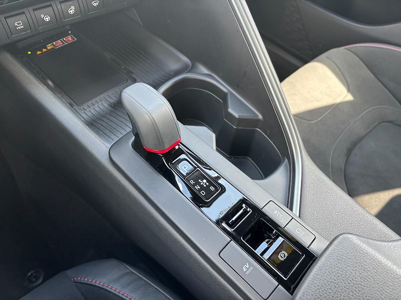 Toyota C-HR 2,0 HEV e-CVT GR Sport - fotka 19 z 26