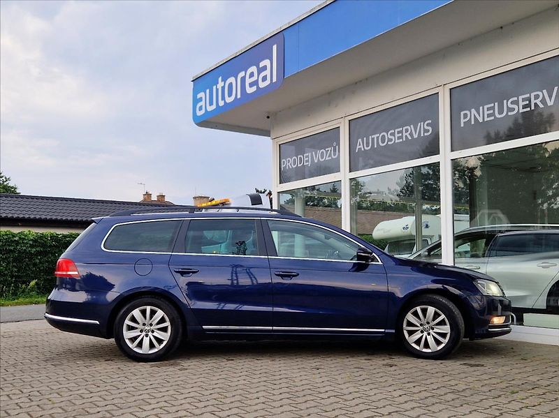 Volkswagen Passat 2,0 TDi 103kW KAMERA NAVI +ZIM - fotka 6 z 34