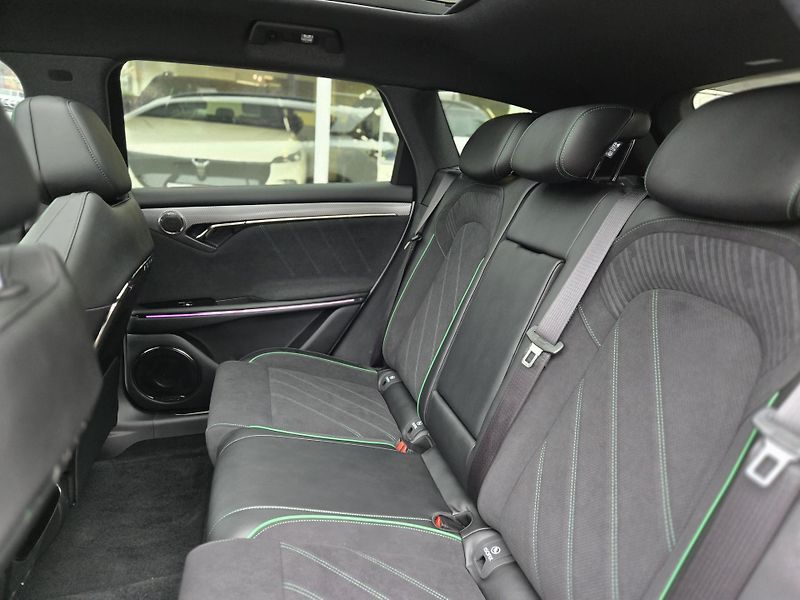 Dongfeng Voyah Free REV 318 (2025) REV 318 AWD Hybrid - fotka 13 z 17