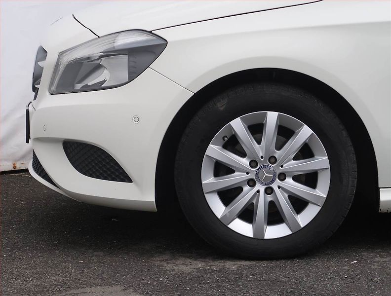 Mercedes-Benz Třídy A (2015) A 180 d, Park. senzory - fotka 14 z 18